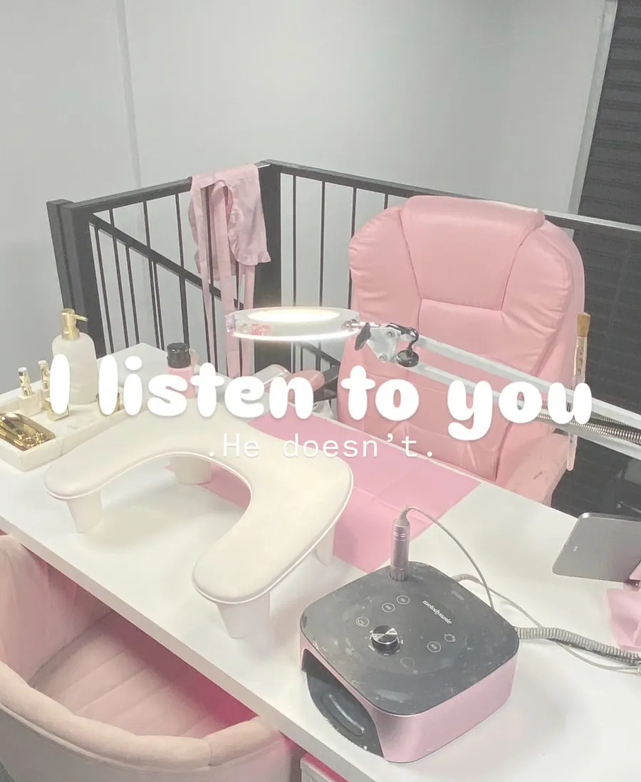 Emma’s pink nail desk with the words: I listen to you, he doesn’t